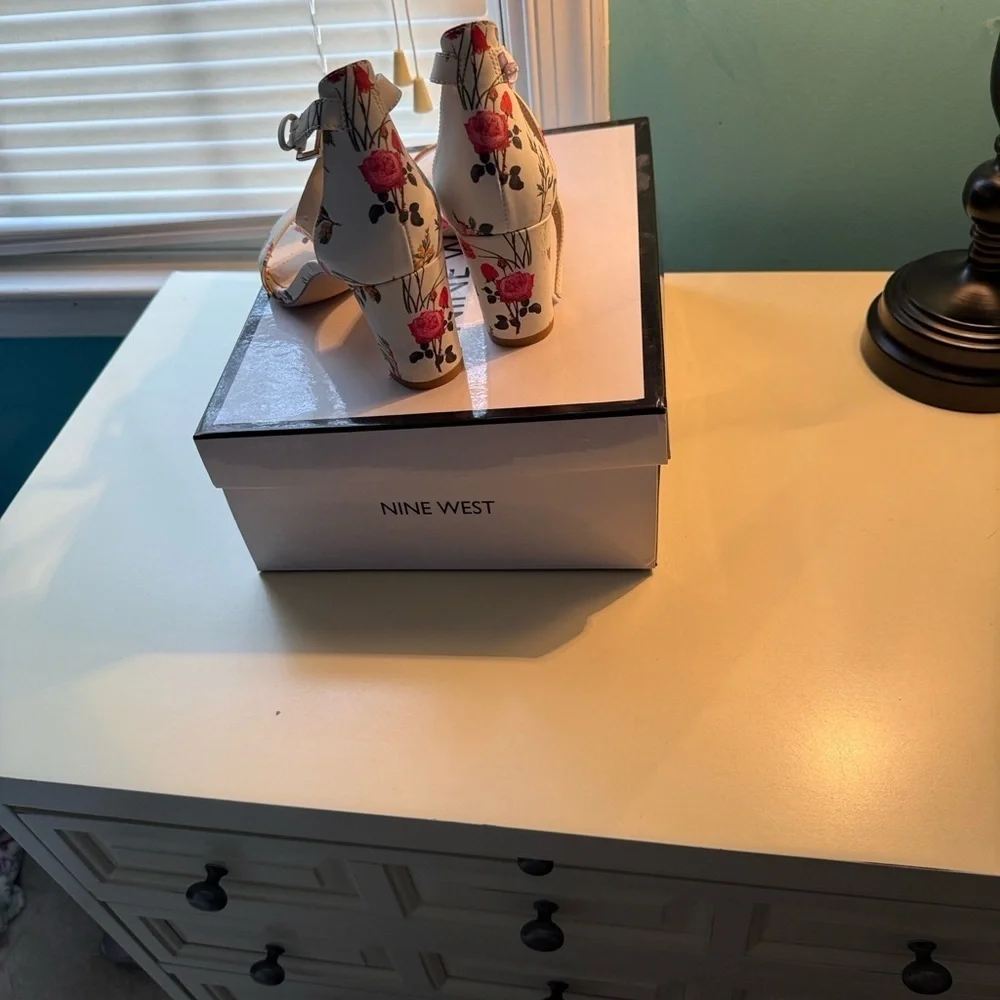 Nine West White and Pink Floral Heels